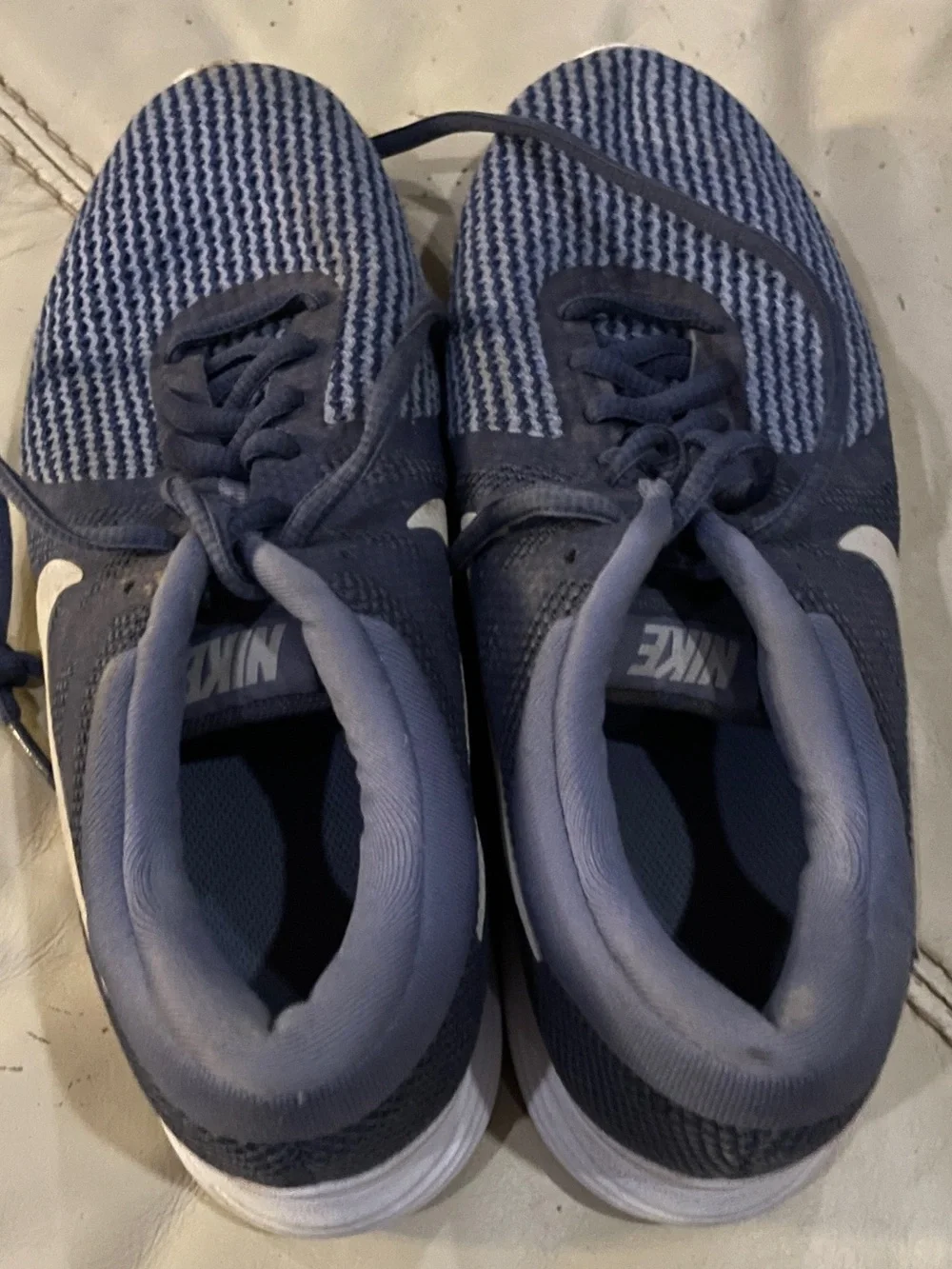 Nike women’s Navy Blue Knit Athletic Sneakers 7.5